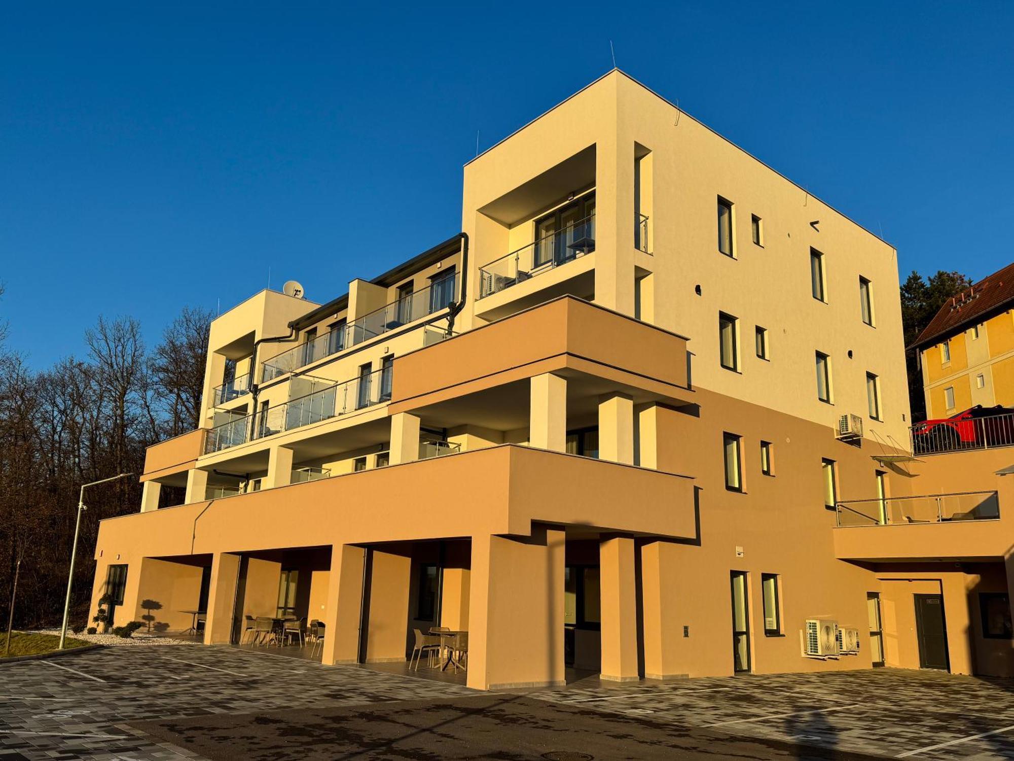 Salt Hill Premium Apartments 에게르잘록 외부 사진